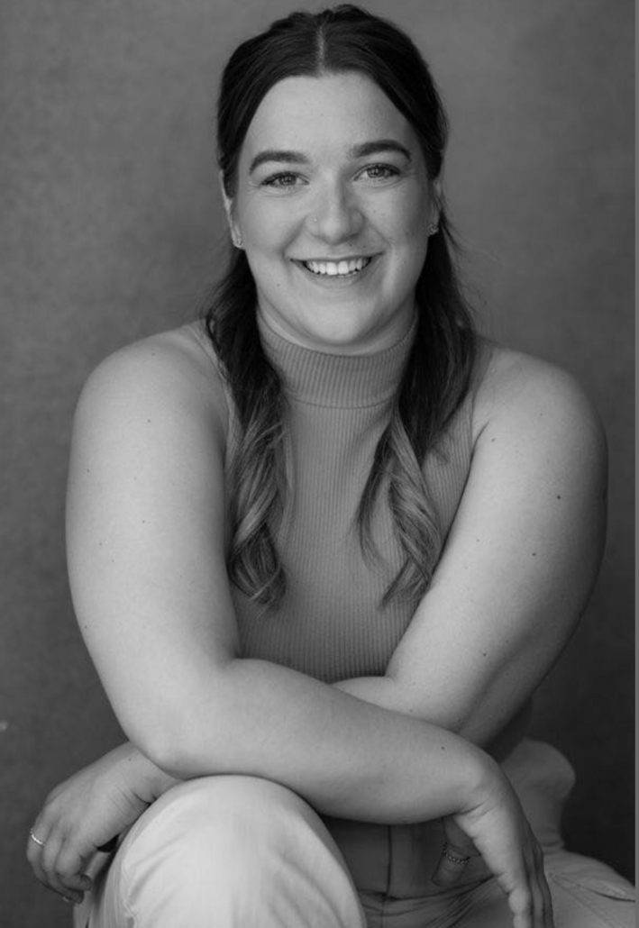 Georgia Loomes On the Mic